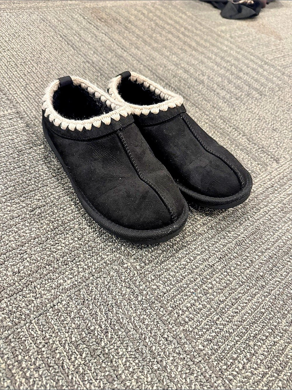 Whipstich Knit Black Slippers size 3